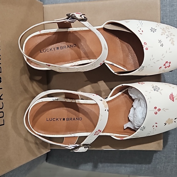 Lucky 🍀 Brand, Like New, women wedges 8 1/2. . - Picture 2 of 8